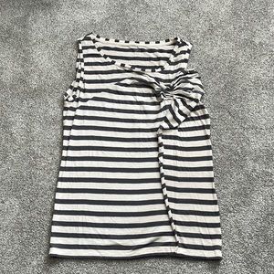 Comfy but stylish sleeveless top.